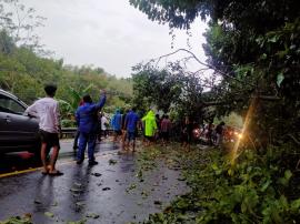 DIGUYUR HUJAN LEBAT, BEBERAPA TITIK LONGSOR